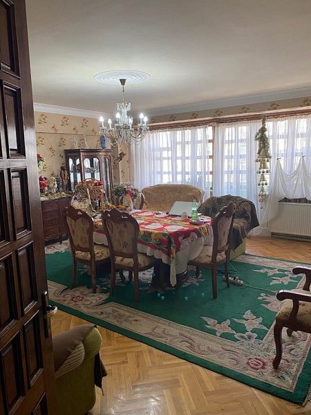 Просторная квартира возле Шератона