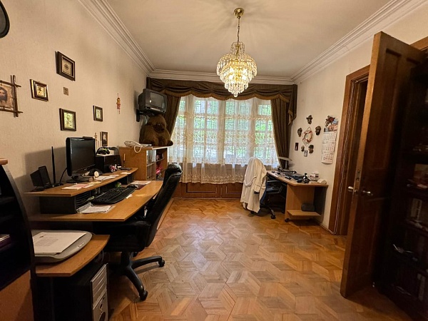 Продаётся квартира в центре Ваке