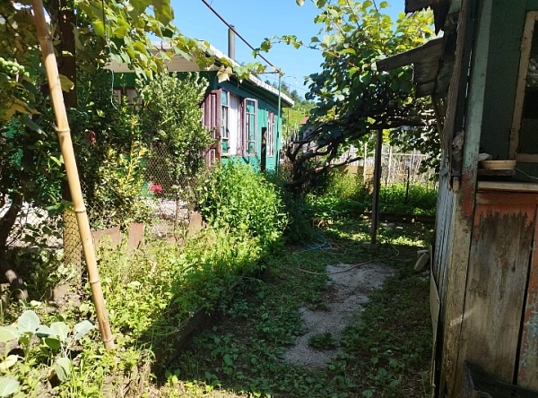 Участок в Чакви с небольшим домом