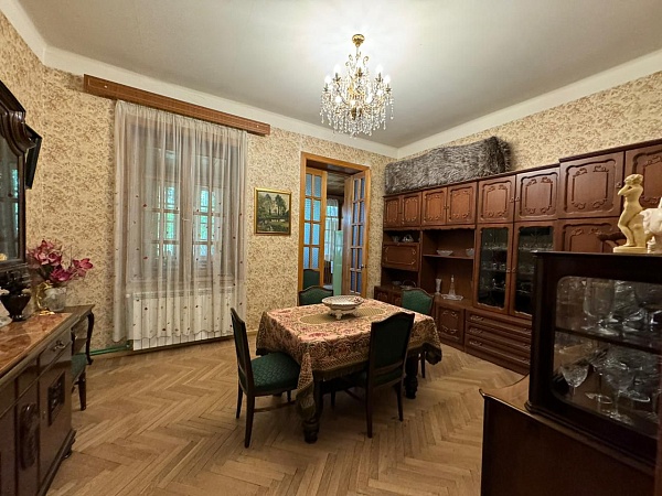 Продаётся квартира в центре Ваке