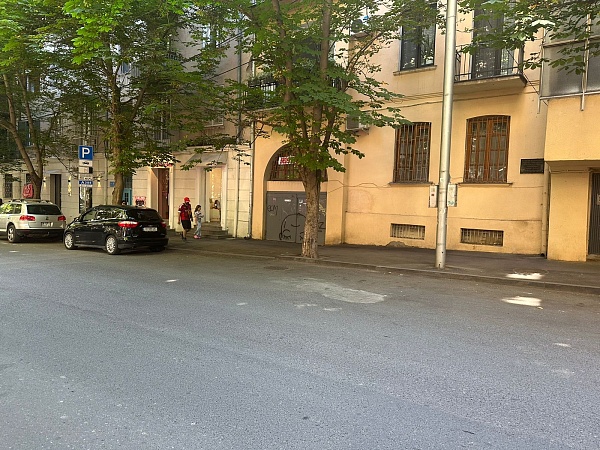 Продаётся квартира в центре Ваке