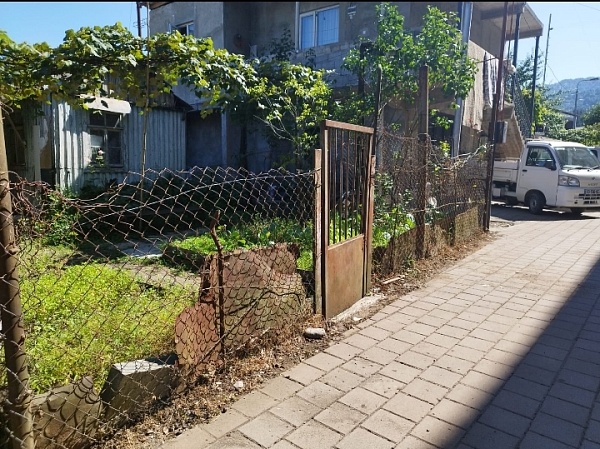 Участок в Чакви с небольшим домом