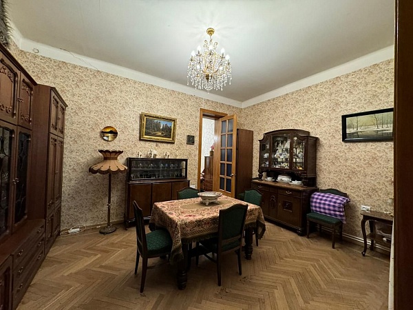 Продаётся квартира в центре Ваке
