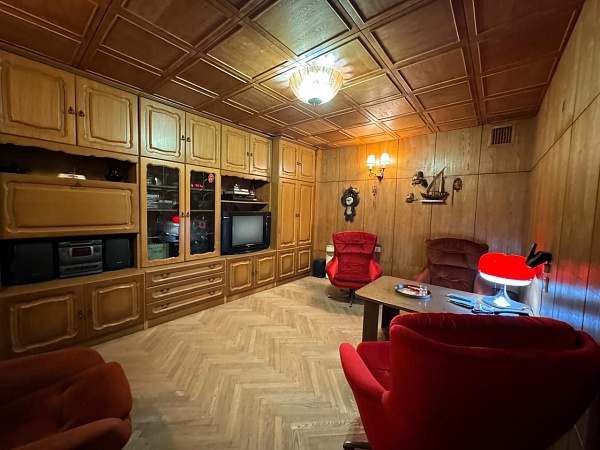 Продаётся квартира в центре Ваке