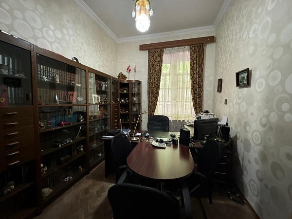 Продаётся квартира в центре Ваке