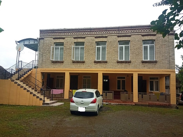 Plot with a house in Kvirik