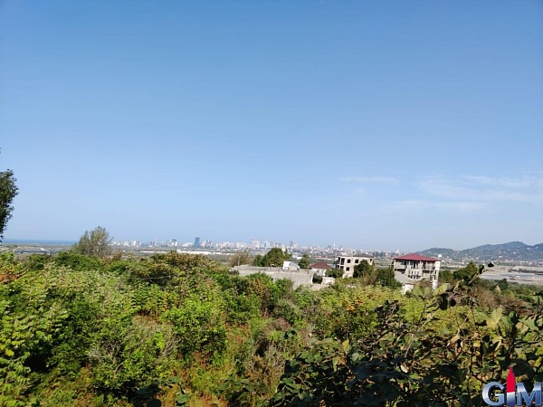 Grundstück mit Blick auf das Meer, die Berge und die Stadt Batumi