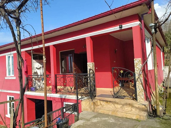 Verkauf eines Hauses in den Vororten von Batumi.