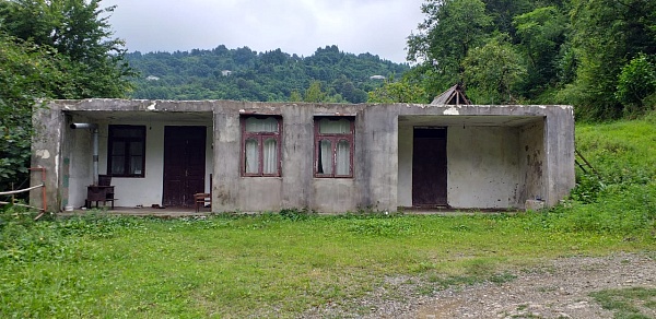 Haus mit Grundstück in Chaisubani
