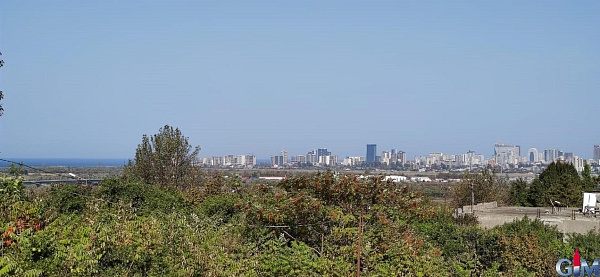 Grundstück mit Blick auf das Meer, die Berge und die Stadt Batumi