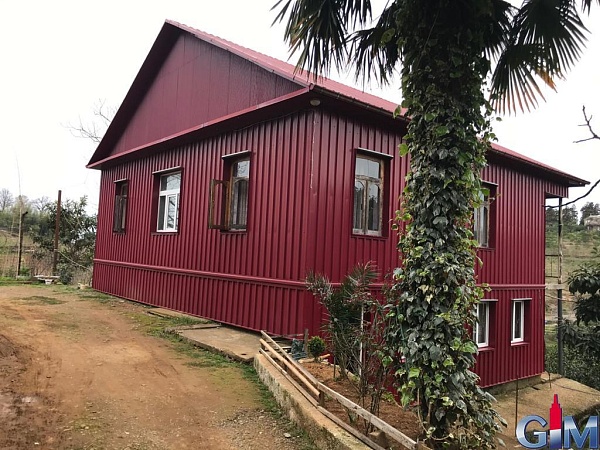 House overlooking the sea and mountains in the suburbs of Batumi