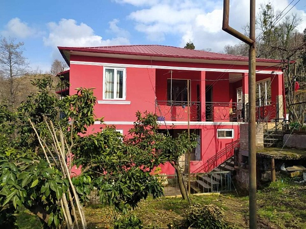 Vente d'une maison dans la banlieue de Batoumi.