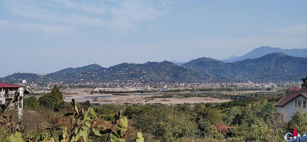 Grundstück mit Blick auf das Meer, die Berge und die Stadt Batumi