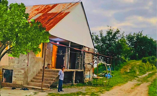 Grundstück zum Verkauf mit einem Haus in Batumi mit Meerblick